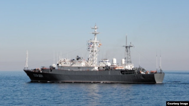 El buque espía ruso SSV-175 Victor Leonov.