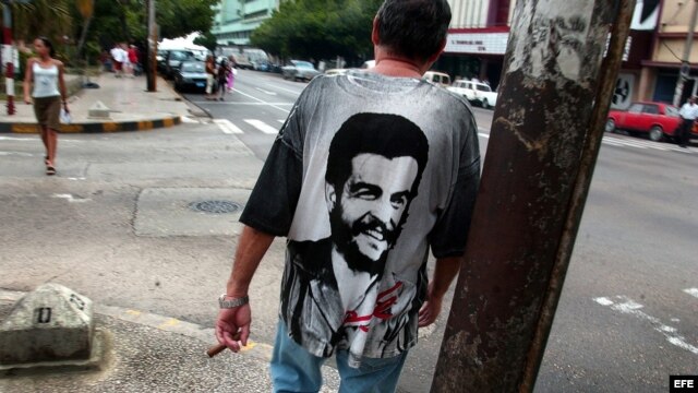 Legisladores en Polonia propusieron recientemente prohibir las camisetas con la imagen del Che.