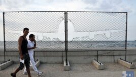 Una pieza similar que se exhibe en Nueva York fue expuesta en el malecón durante la XI Bienal de La Habana