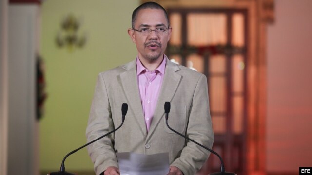 El ministro de Comunicación venezolano, Ernesto Villegas, durante una alocución desde el Palacio de Miraflores, en Caracas, Venezuela 