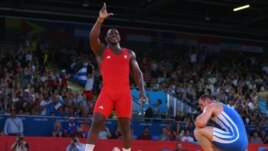 El luchador cubano Mijain López al concluir la pelea por el oro.