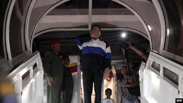 Hugo Chávez, momentos antes de emprender viaje esta madrugada a La Habana, Cuba. 