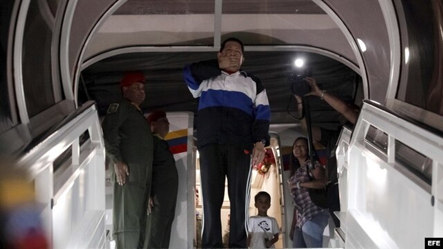 Hugo Chávez, momentos antes de emprender viaje esta madrugada a La Habana, Cuba. 