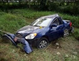 Así quedó el Hyundai Accent guiado por Carromero tras derrapar y chocar contra un árbol. La familia de Payá afirma que mensajes enviados antes del accidente mencionaban a un auto que les venía persiguiendo.