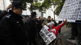 Manifestante en apoyo al censurado diario chino Southern Weekly en la ciduad de Guangzhou. 