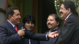 De izq. a der. Hugo Chávez, Evo Morales, Daniel Ortega, Manuel Zelaya. Está previsto que Morales y Zelaya asistan a los festejos del ALBA.