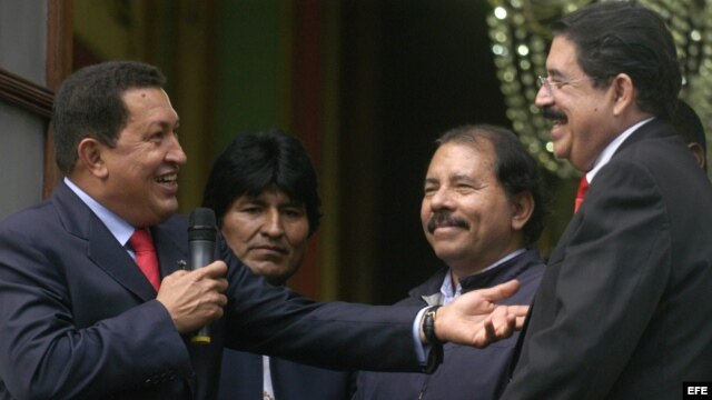 De izq. a der. Hugo Chávez, Evo Morales, Daniel Ortega, Manuel Zelaya. Está previsto que Morales y Zelaya asistan a los festejos del ALBA.