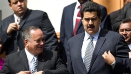 Diosdado Cabello, a la izquierda, junto al vicepresidente, Nicolás Maduro