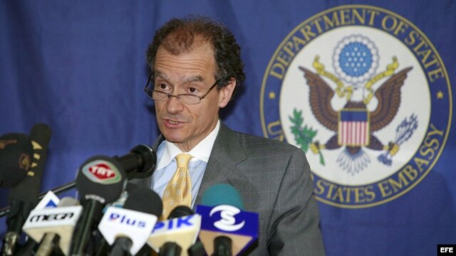 Archivo - El entonces secretario de Estado adjunto norteamericano Daniel Fried de visita en Chipre. 