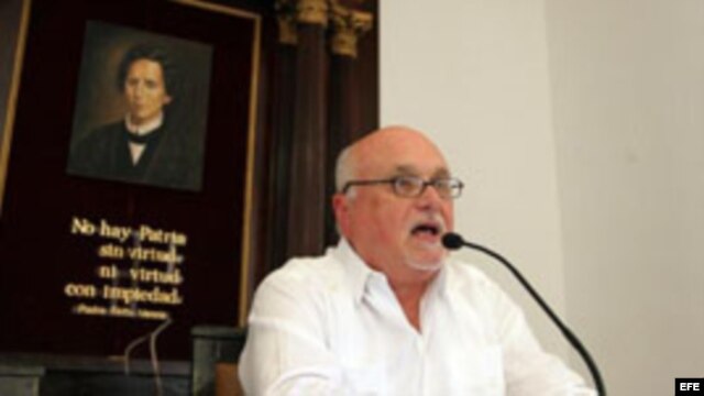 El empresario cubanoamericano Carlos Saladrigas impartió una conferencia, organizada por la publicación católica "Espacio Laical" en La Habana (Cuba).