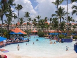 Turistas descansan en un hotel en República Dominicana.