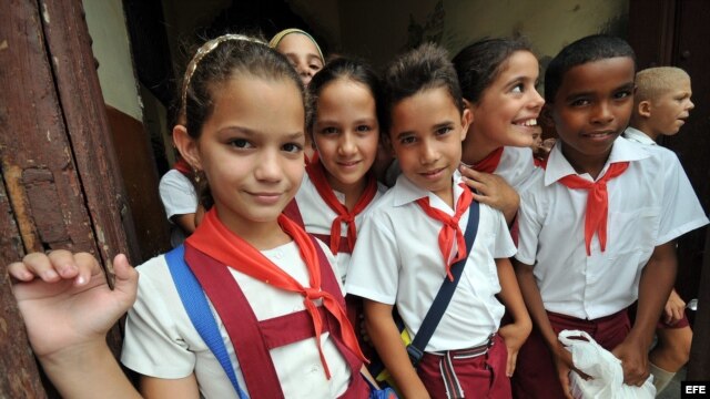 Escolares cubanos.