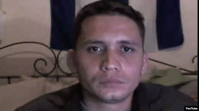 "No estamos hablando de las cuatro computadoras viejas que  han puesto en las escuelas para jugar al solitario, porque ninguna está conectada. Estamos hablando de una plataforma educacional montada sobre internet". 