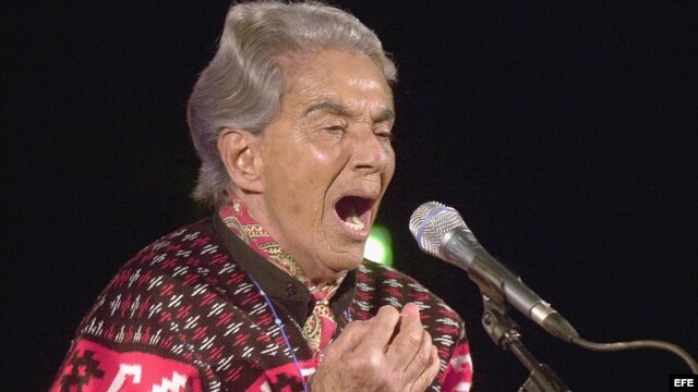 Foto de archivo de la cantante Chavela Vargas.