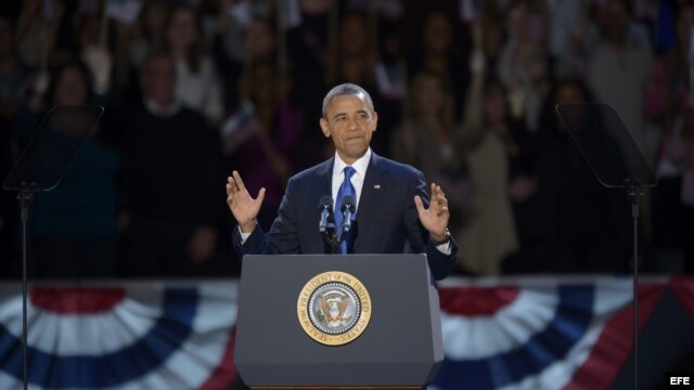  Barack Obama pronuncia un discurso durante la fiesta en el centro de convenciones McCormick Place en Chicago, Illinois (Estados Unidos). 