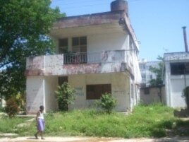 Consultorio cerrado: La exportación de servicios médicos ha debilitado en Cuba el programa de atención primaria del médico de la familia (Cubanet).