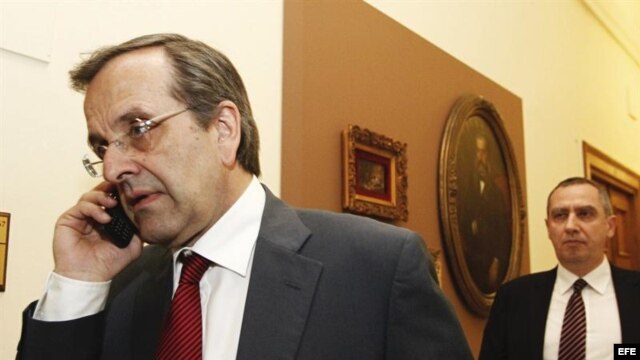 El nuevo primer ministro griego Antonis Samaras (izq).