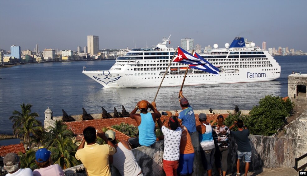 El crucero Adonia en la rada habanera el 2 de mayo del 2016, abrió la primera línea de viajes de cruceros entre Estados Unidos y Cuba en más de medio siglo.&nbsp;
