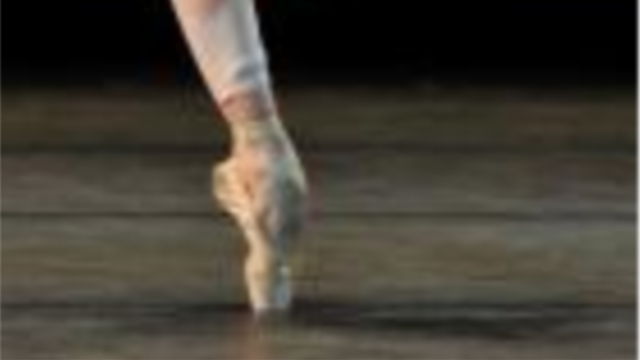 Bailarines cubanos que desertaron debutan en Miami