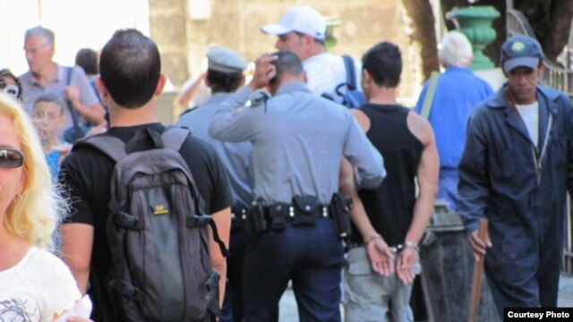 Arrestos en Cuba