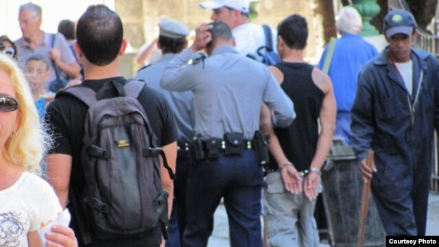 Arrestos en Cuba