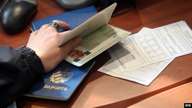 Yoandry Depress ya pagó más de $500 dólares por un pasaporte cubano pero no sabe cuándo se lo darán.