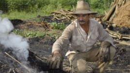 Haciendo hornos para carbon 