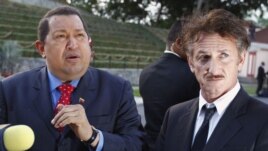 Hugo Chavez y el actor Sean Penn. 