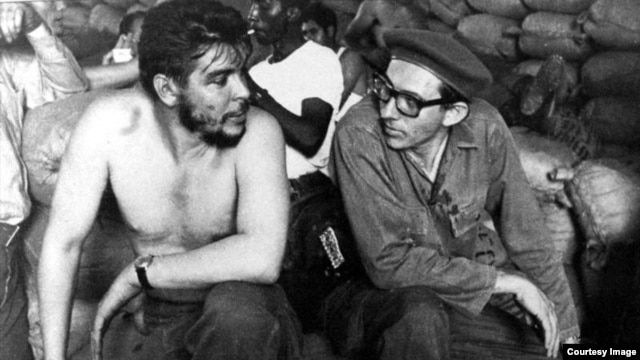 Orlando Borrego junto al Che Guevara. 