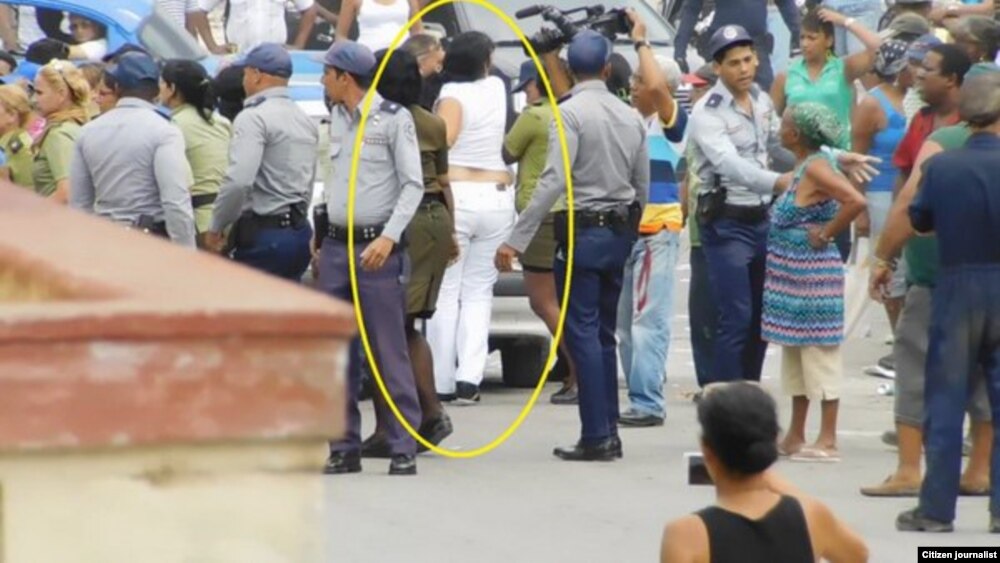 Imágenes de la violencia contra Damas de Blanco este 29 de marzo, en Lawton, La Habana.