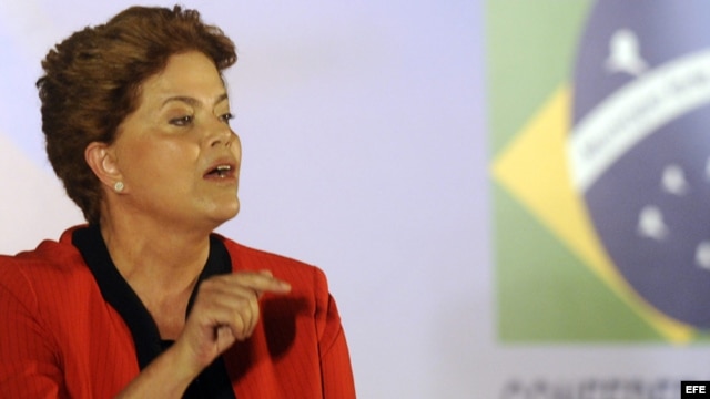 La presidenta Rousseff dijo que en este momento el parlamento brasileño discute más de 100 proyectos de leyes anticorrupción. 