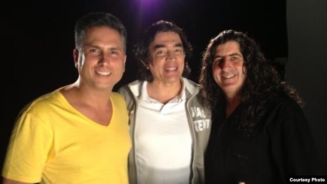 Lilo Vilaplana (d) junto a miembros del elenco de El Capo. 