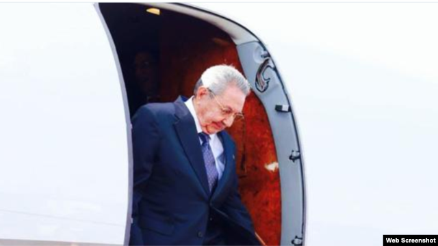 Raúl Castro a su llegada a Caracas.
