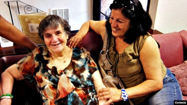 El feliz reencuentro de Amalia Dell Amico con su madre, Hortensia Hernández (Foto: Amalia Dell Amico).