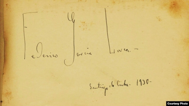 La firma de García Lorca en el libro de autógrafos de Concepción Chaves Figueredo.