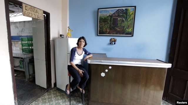 La propietaria de una cafetería en las cercanías del estadio Latinoamericano de El Cerro, no ha podido abrir su local pues fue cerrado ante la amenaza del cólera 