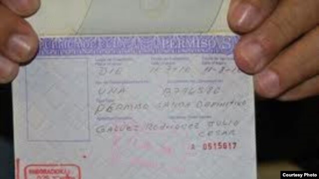 La denegación de la tarjeta blanca será sustituida por la denegación del pasaporte.