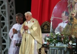 Benedicto XVI durante la misa en Santiago de Cuba