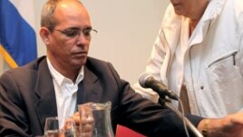 el disidente cubano Alejandro González Raga