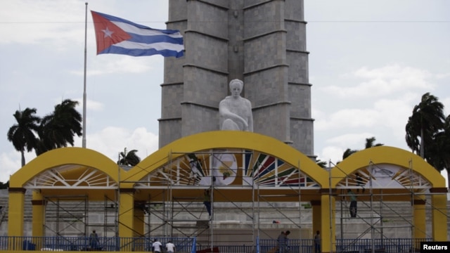 La Plaza de la Revolución de La Habana se alista para recibir a Benedicto XVI 
