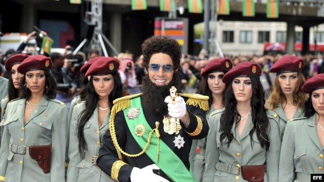 Sacha Baron Cohen es, esta vez, el dictador Aladeen. 