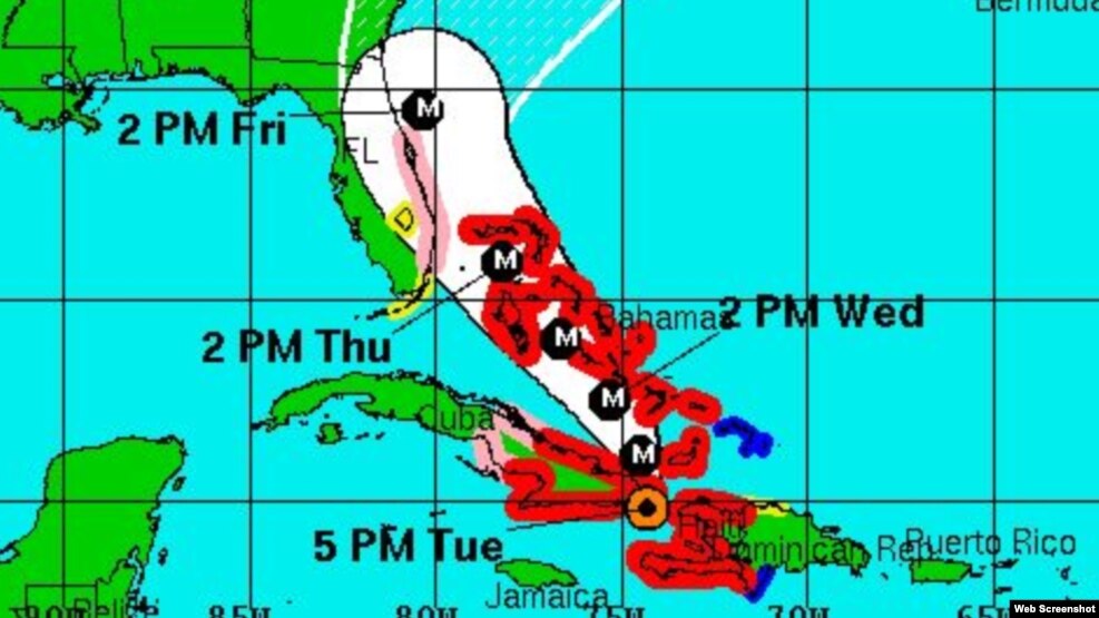 La trayectoria del huracán Matthew según el pronóstico de las 5:00 PM del miércoles. (NHC)