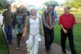 La senadora colombiana Piedad Córdoba visita el Instituto Superior y la Escuela Nacional de Arte de Cuba en 2012.