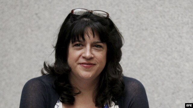 La escritora británica E. L. James en la presentación en Madrid de la novela "Cincuenta sombras de Grey".