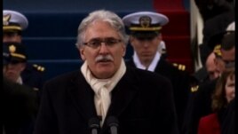 Luis León bendice en español al presidente Obama