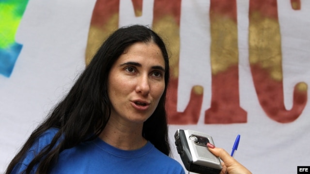 La revista subraya que Yoani Sánchez se ha convertido en una de las voces disidentes más escuchadas dentro y fuera de Cuba.