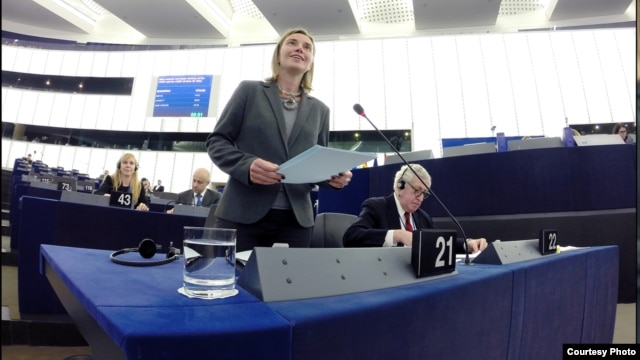 La jefa de la diplomacia de la UE, Federica Mogherini en una sesión plenaria en el Parlamento Europeo Foto: European Parliament.
