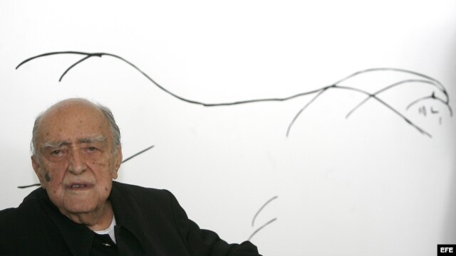 Fotografía de archivo del 14 de diciembre de 2007 que muestra al arquitecto brasileño Óscar Niemeyer en la ciudad de Rio de Janeiro, Brasil. 