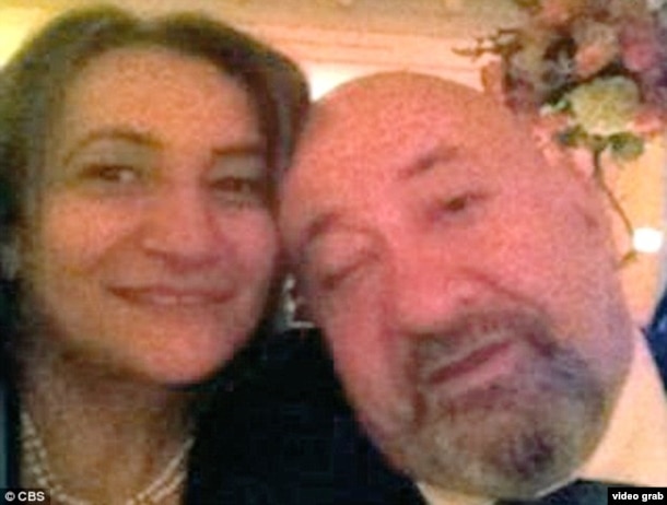 Gregorio Gigliotti (d), contacto en Nueva York de la N'dranghetta y su esposa Eleanora Lucía.