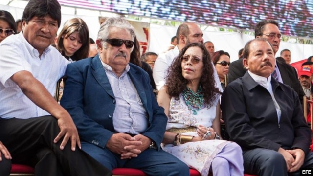 Los mandatarios Evo Morales (Bolivia), José Mujica (Uruguay) y Daniel Ortega (Nicaragua) en un acto en Caracas de apoyo al chavismo.